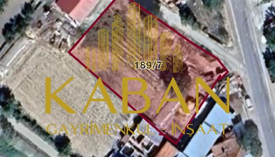 UCARI MAHALLE MERKEZİNDE İKİYE BÖLÜNEBİLEN İMARLI ARSA